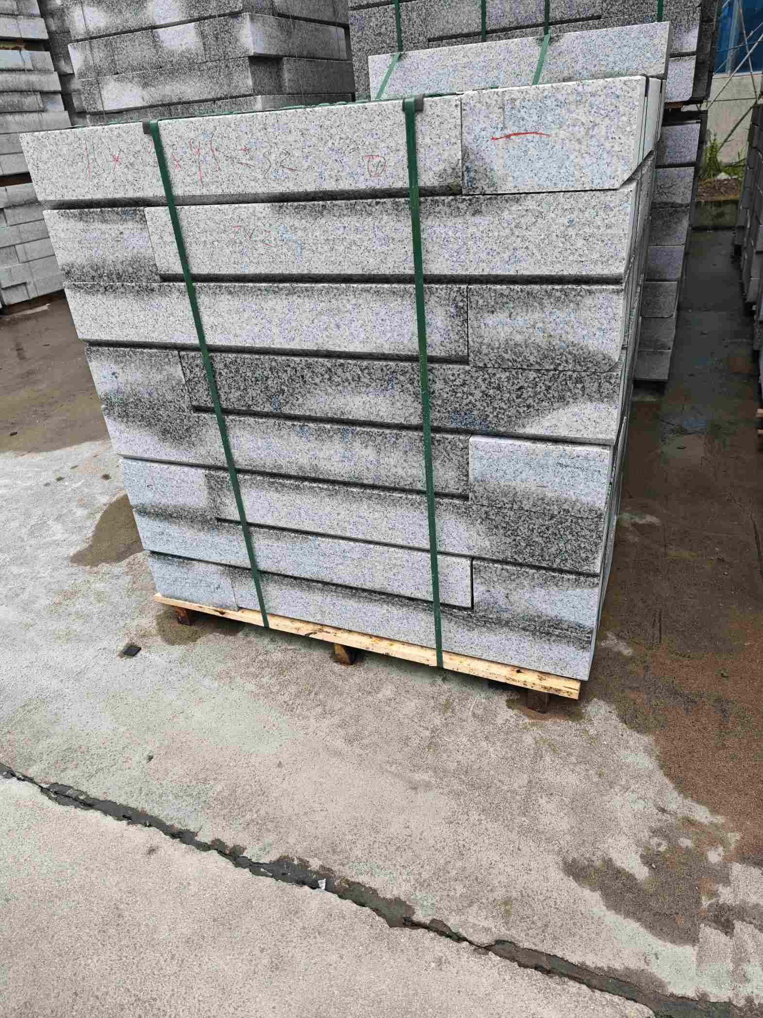 日喀则布芙蓉白路牙石，马路牙子